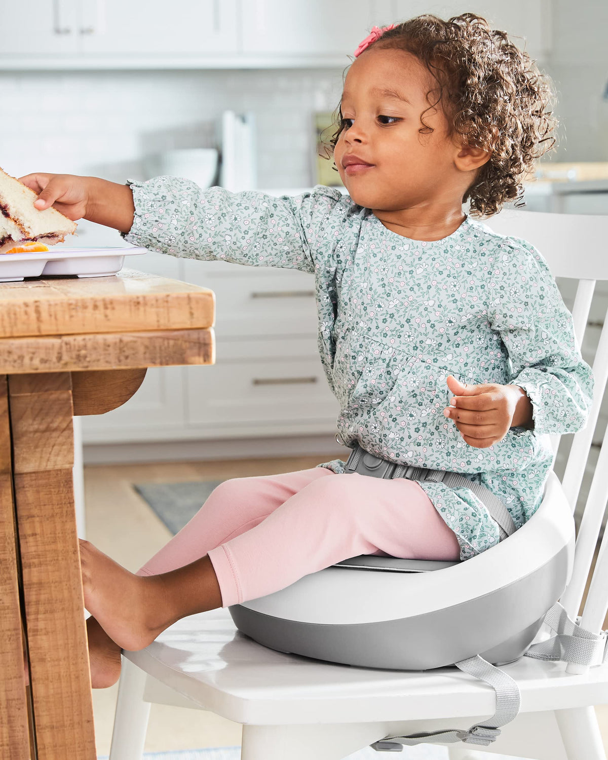 Skip Hop Booster Seat for Dining Table, Sleek Seat Booster, Grey/White đ All In One Marketplace Canada