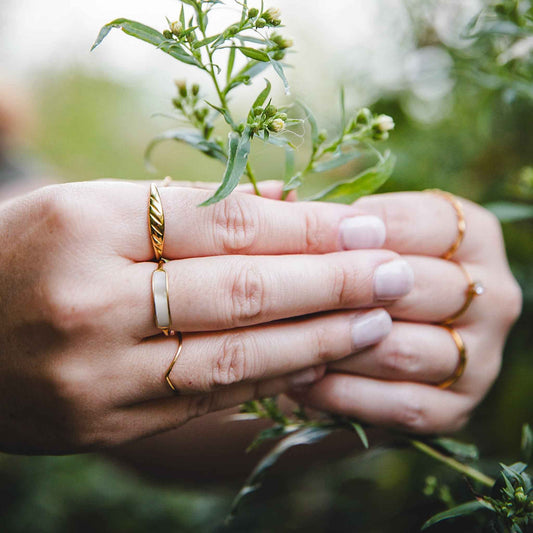 Bague dorée pour femmes en acier inoxydable plaqué or 18K | CÉRÈS
