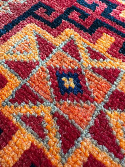 Persian Lori Rug | 2' 7" x 2' 7"