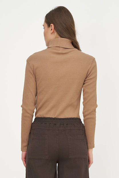 Women's Classic Rib-Knit Turtleneck Top with Long Sleeves