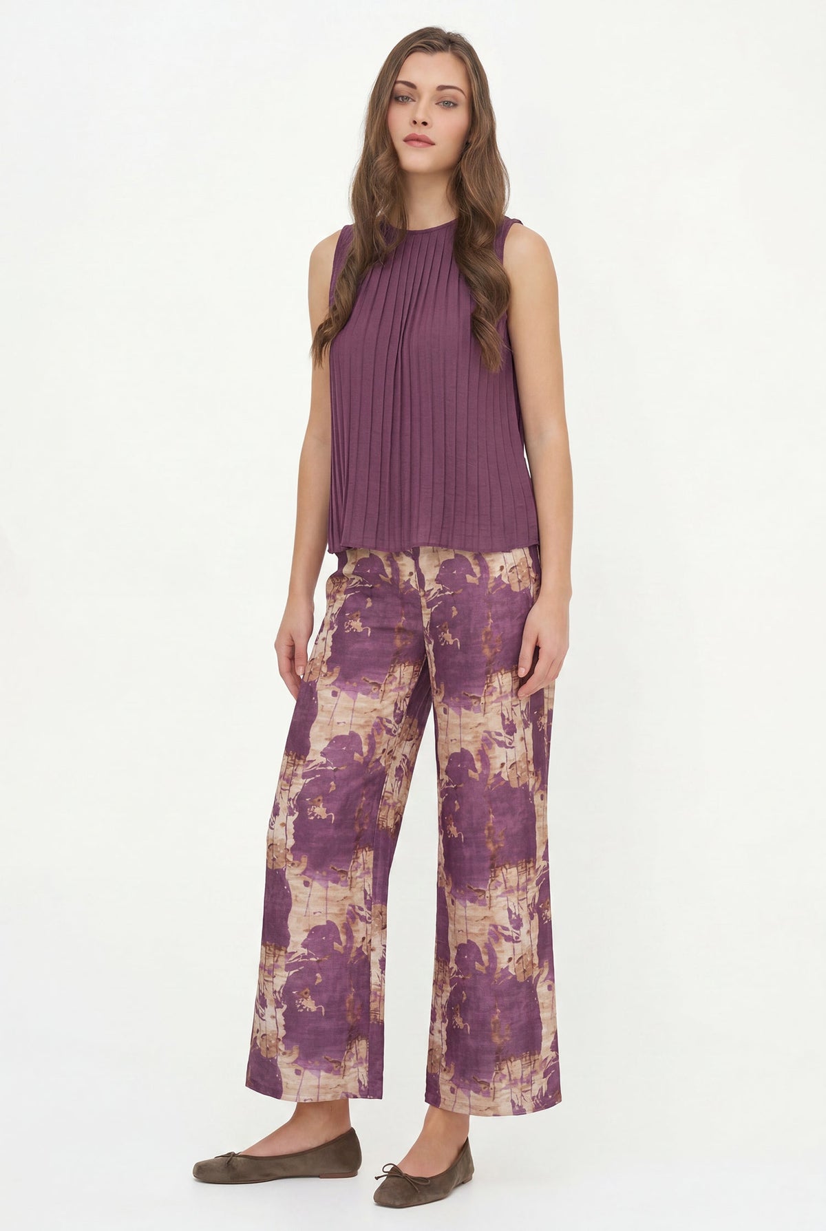 Women's Woven Crew-Neck Sleeveless Pleated Top, with a Button Closure At The Back Collar