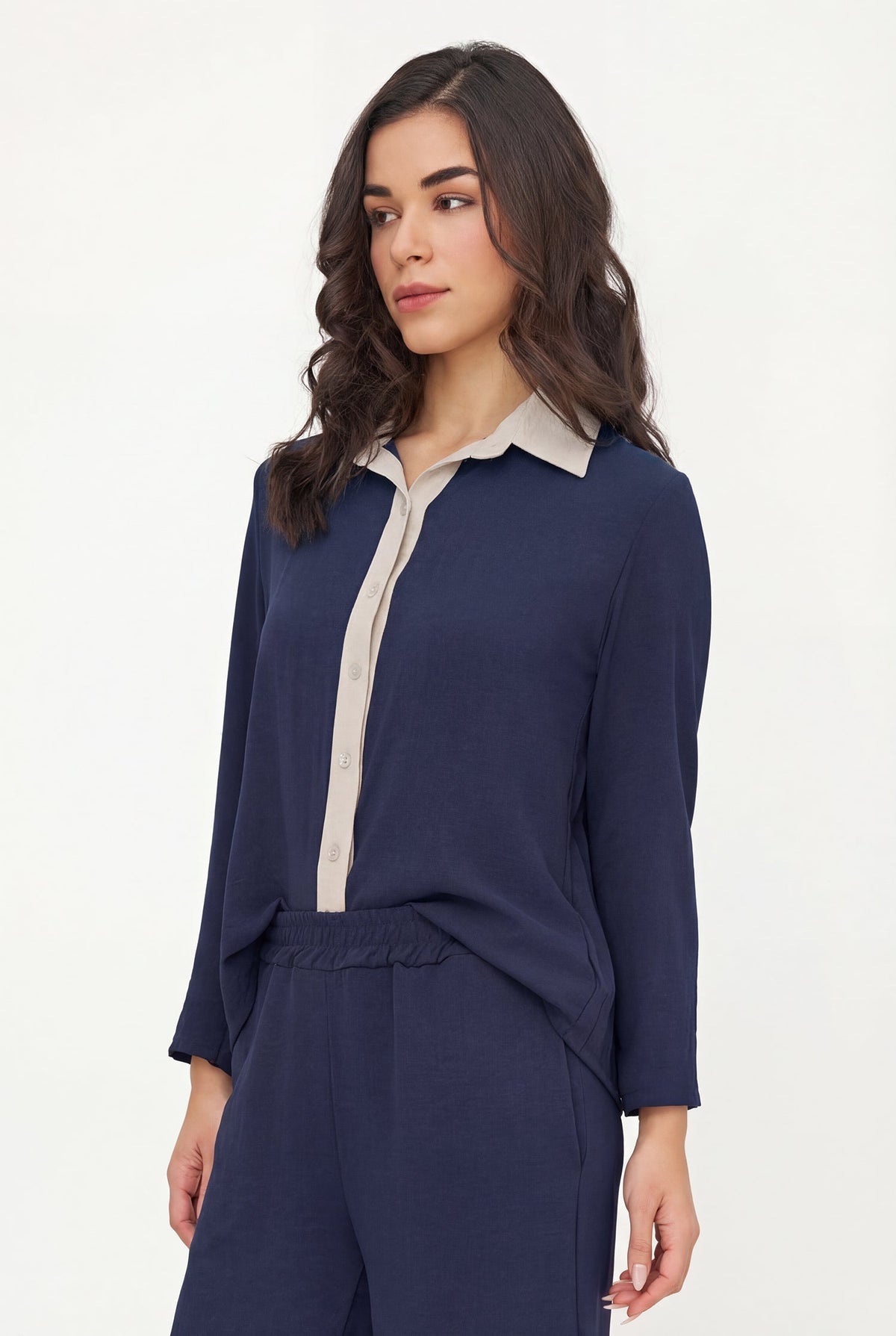 Women's Woven Color-Blocked Button-Down Long Sleeve Shirt, with a Pleated Back Detailing