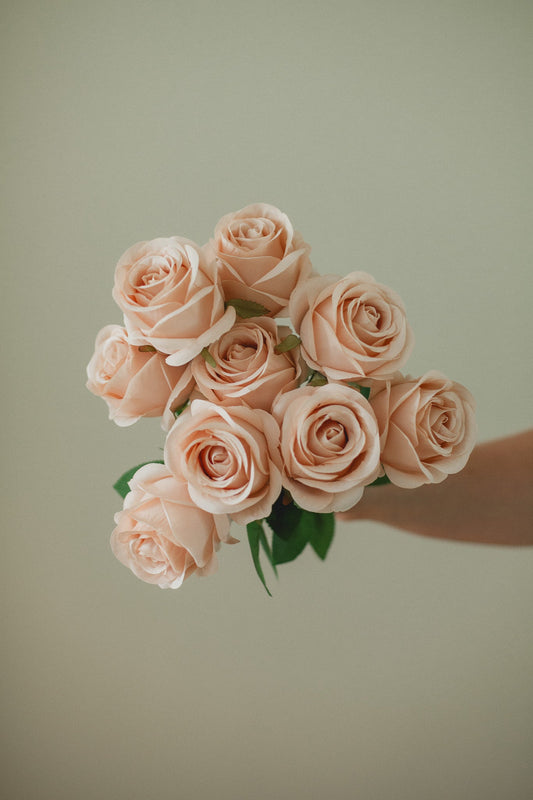生花のバラの花束