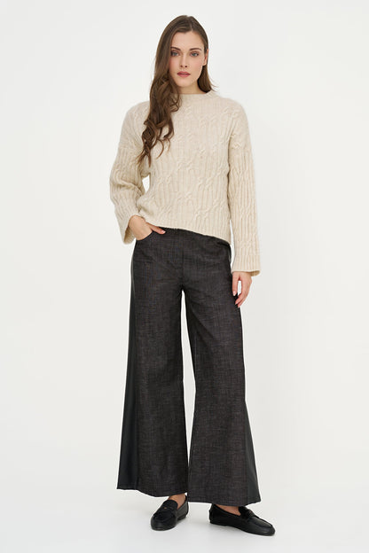 Women's Cable-Knit Crew-Neck Sweater with Long Sleeves