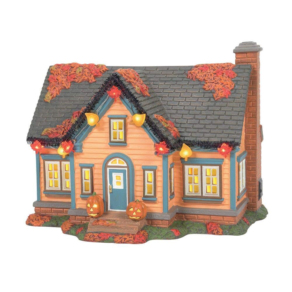 Department 56 Snow Village Halloween Trick or Treat Lane Peanuts House Lit Building and Accessories Set, 6.57 in H x 7.48 in W x 8.15 in L, Multicolor