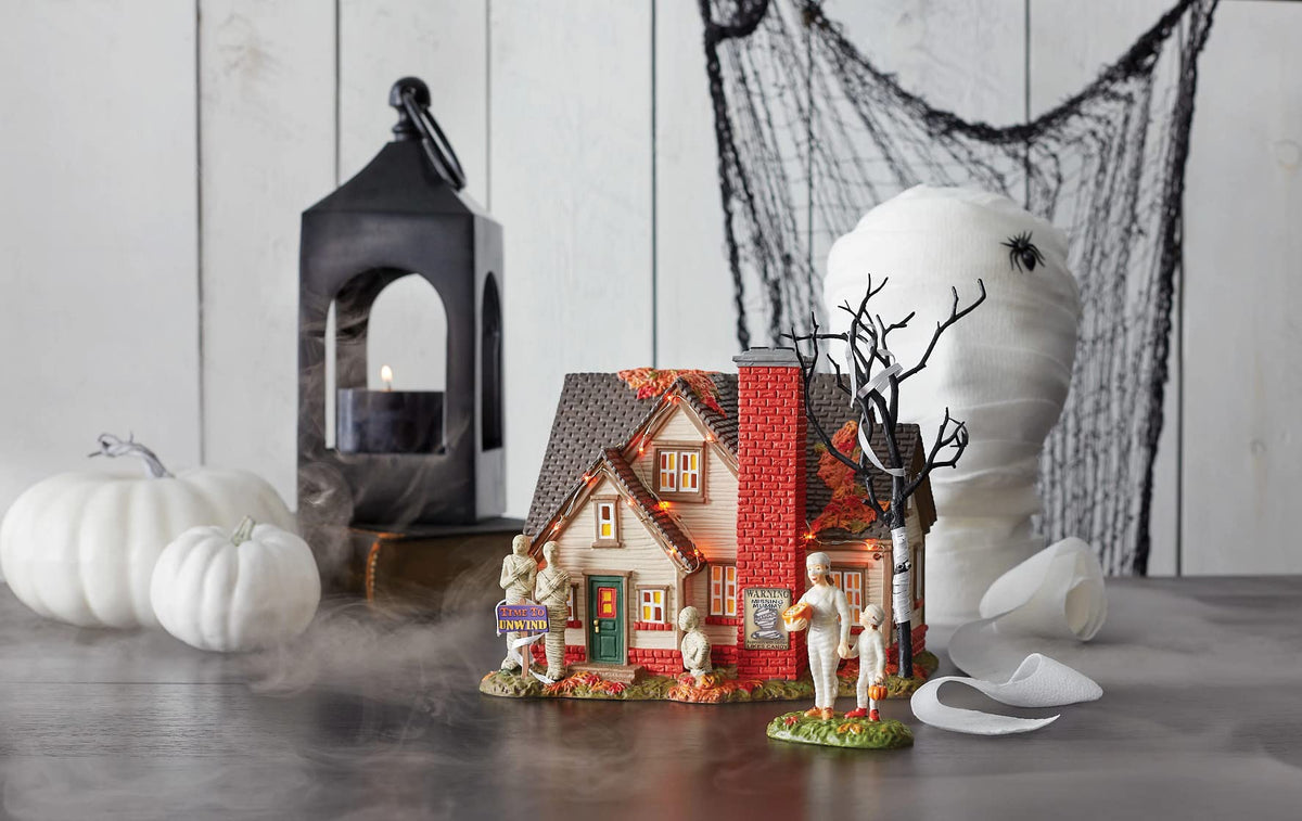 Department 56 Snow Village Halloween Accessories Mommy Treats Figurine, 4.53 Inch, Multicolor