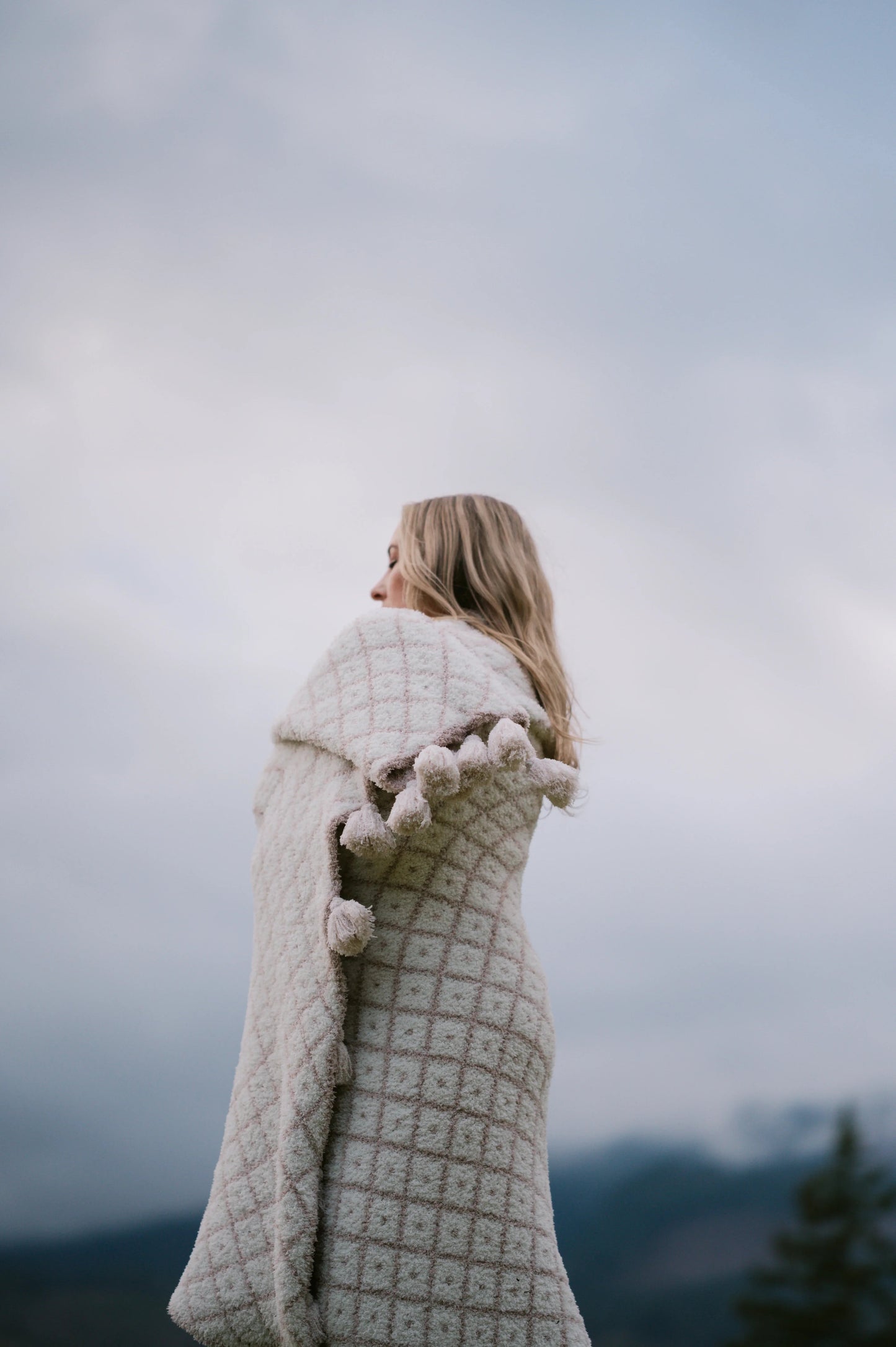 Rainy Day & Baby's Breath Diamond Point 2.0 with Tassels Print Extended Throw