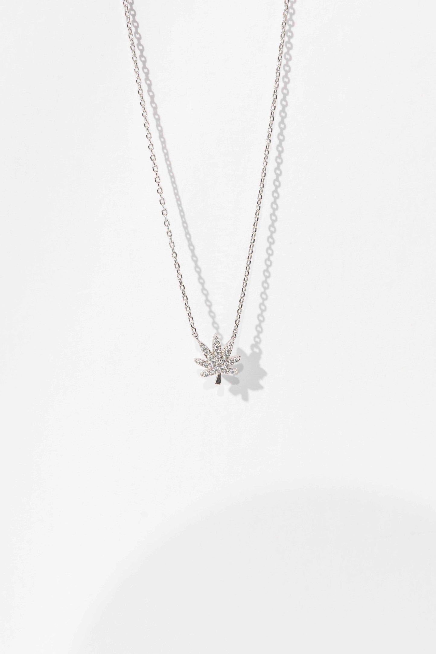 SILVER CANNABIS LEAF NECKLACE