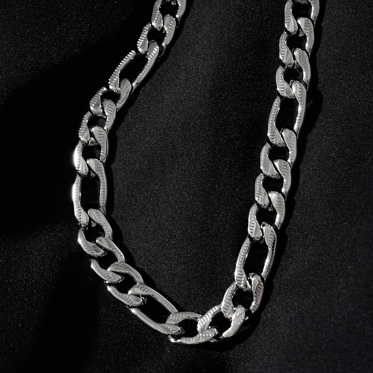 CHAPORA Silver (White Gold): Textured Cuban-Link Chunky Chain Necklace for Men & Women