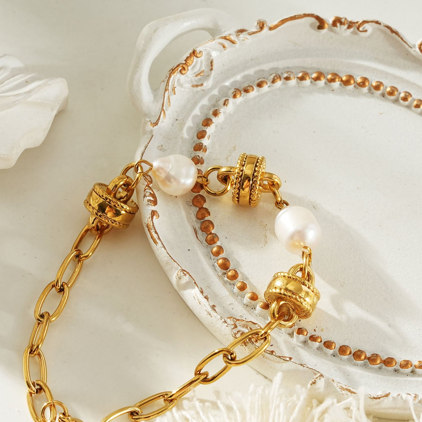 ARGENTA Gold: Regal Harmony Chain Bracelet with Relic Orbs and Freshwater Pearls