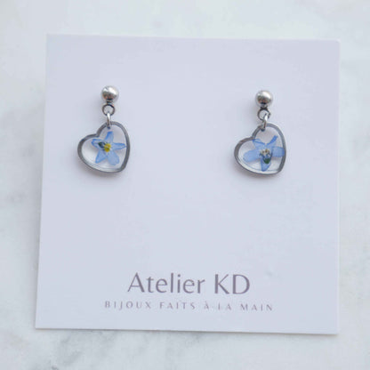 Boucles d’oreilles Mia - fleurs de myosotis - coeur (petit 12mm)