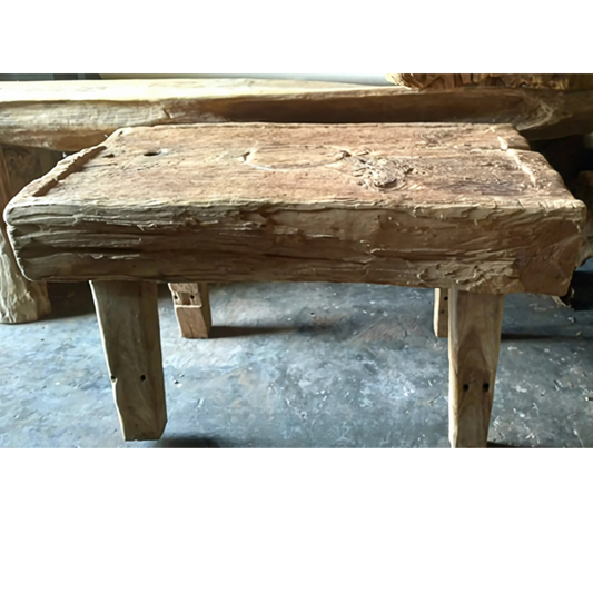 Couchtisch aus recyceltem exotischem Holz