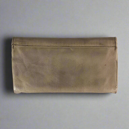 MET Women's Magnet Closure Trifold Leather Wallet