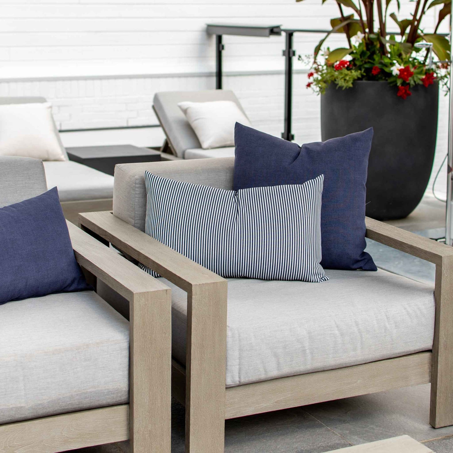OUTDOOR PILLOW - NAVY STRIPE LUMBA