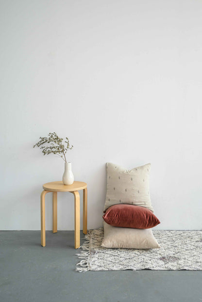 VELVET - STONE 18"