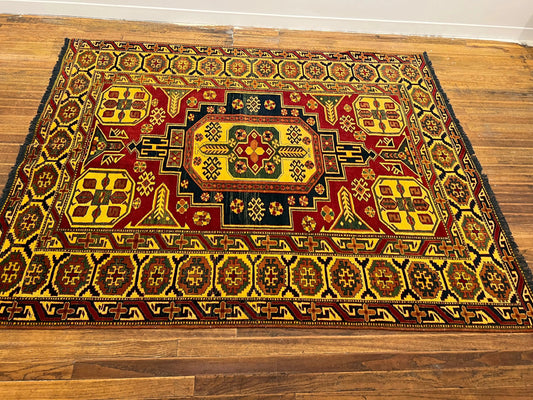 Kazak Rug | 6’ 9” x 5’ 5”