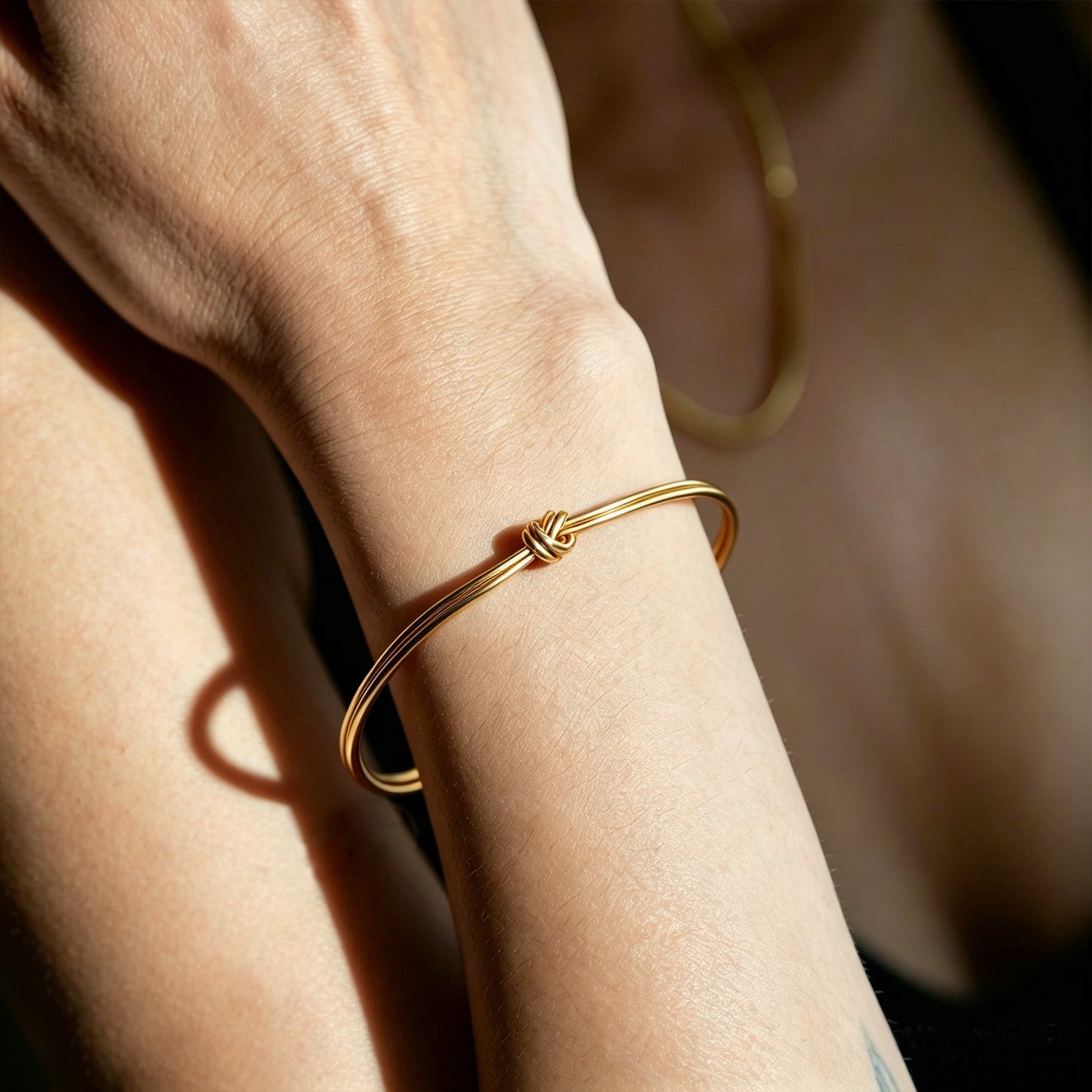VANDA Gold: Modern Double Strand Metal Knot Bracelet