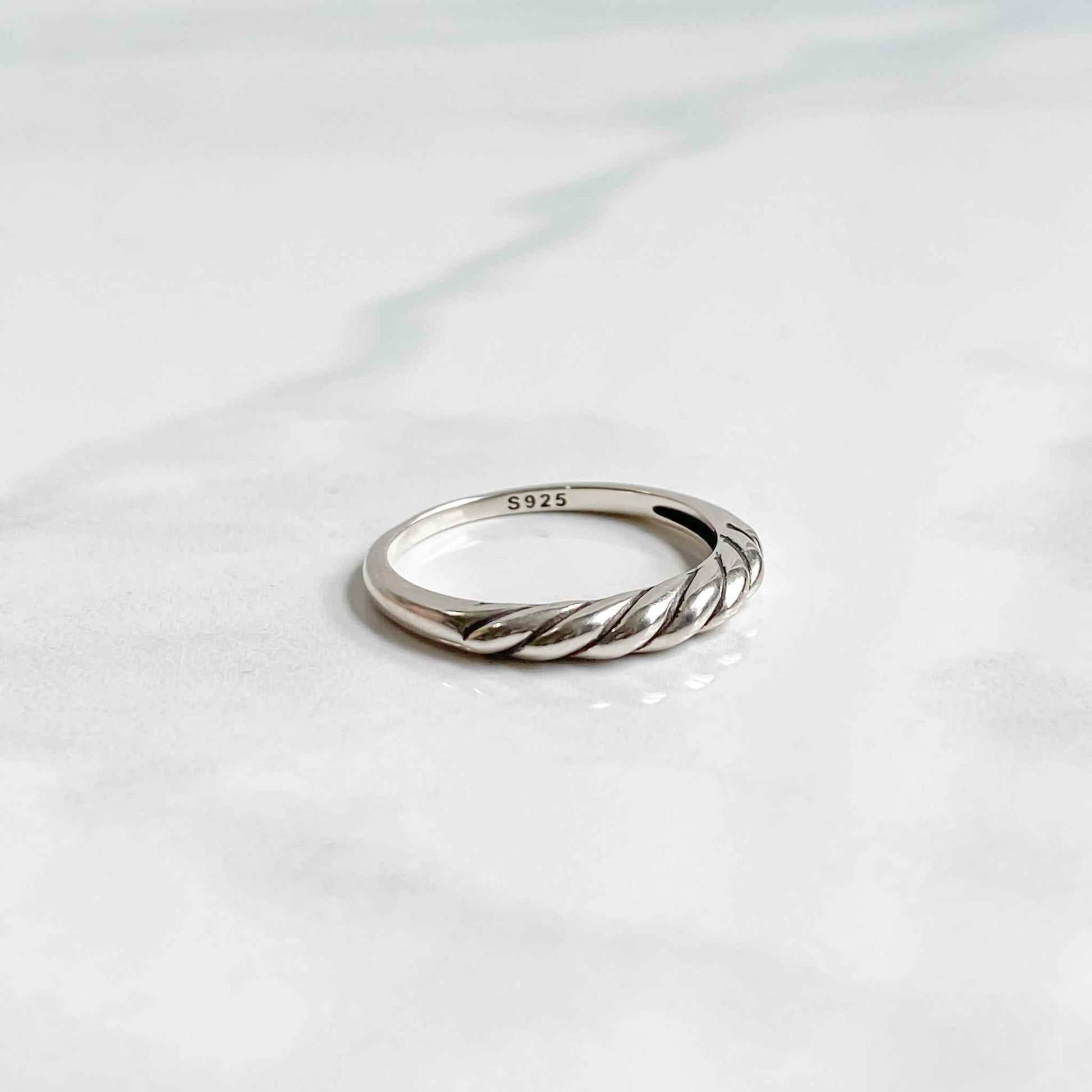 Bague torsadée en argent sterling 925 | SYLVA