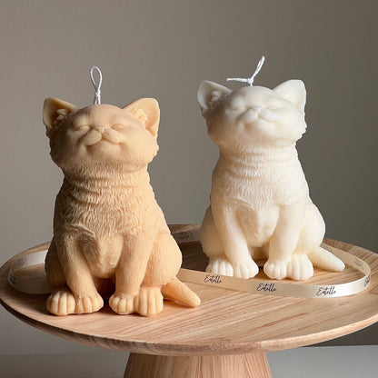 Handgemachte Katzenkerze aus Sojawachs: Skulpturale Tierkerze als Geschenk