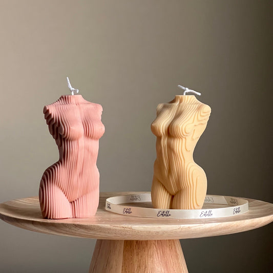 幾何学的な女性のトルソキャンドル：手作りヴィーガンソイワックス彫刻
