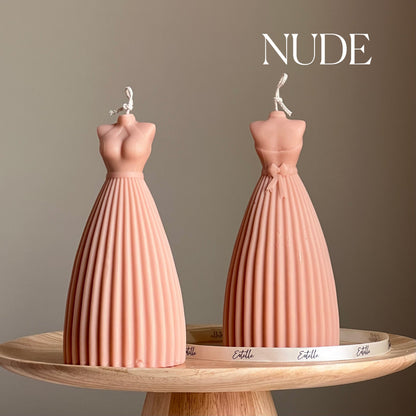 Hochzeitskerze im Brautkleid-Design: Handgemachte Deko aus Sojawachs