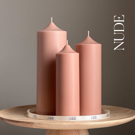 Handgemachte Säulenkerze aus Sojawachs: Ungeduftete Dekokerze
