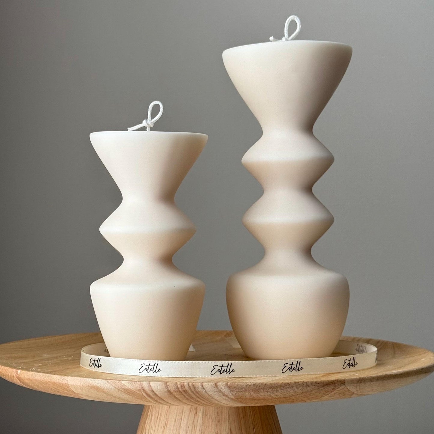 Handgegossenes Sojawachs-Kerzen-Duo: Geometrische Vasen-Stumpenkerzen