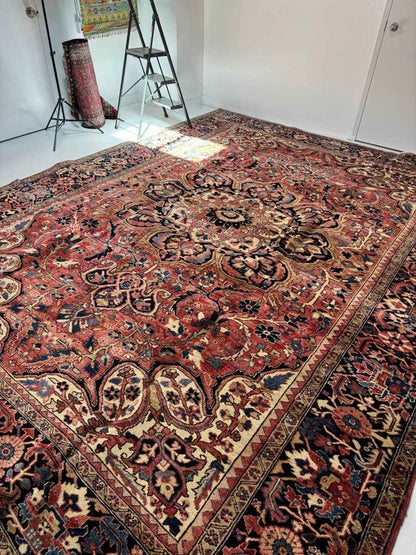 Persian Heriz Rug | 10' 7" x 13' 7"