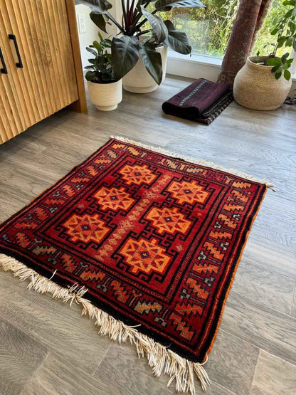 Persian Lori Rug | 2' 7" x 2' 7"
