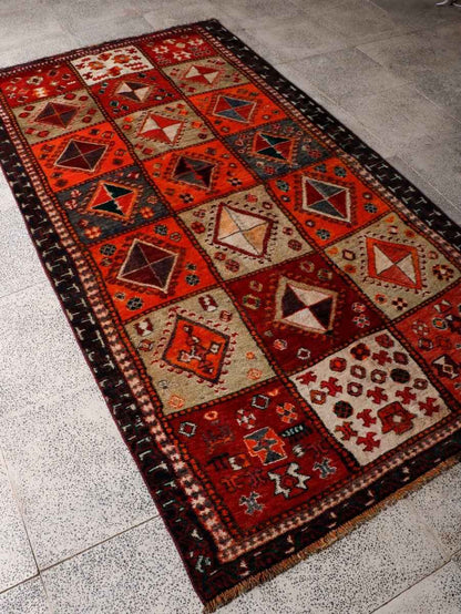 Persian Shiraz Rug | 4' 2” x 7' 10"